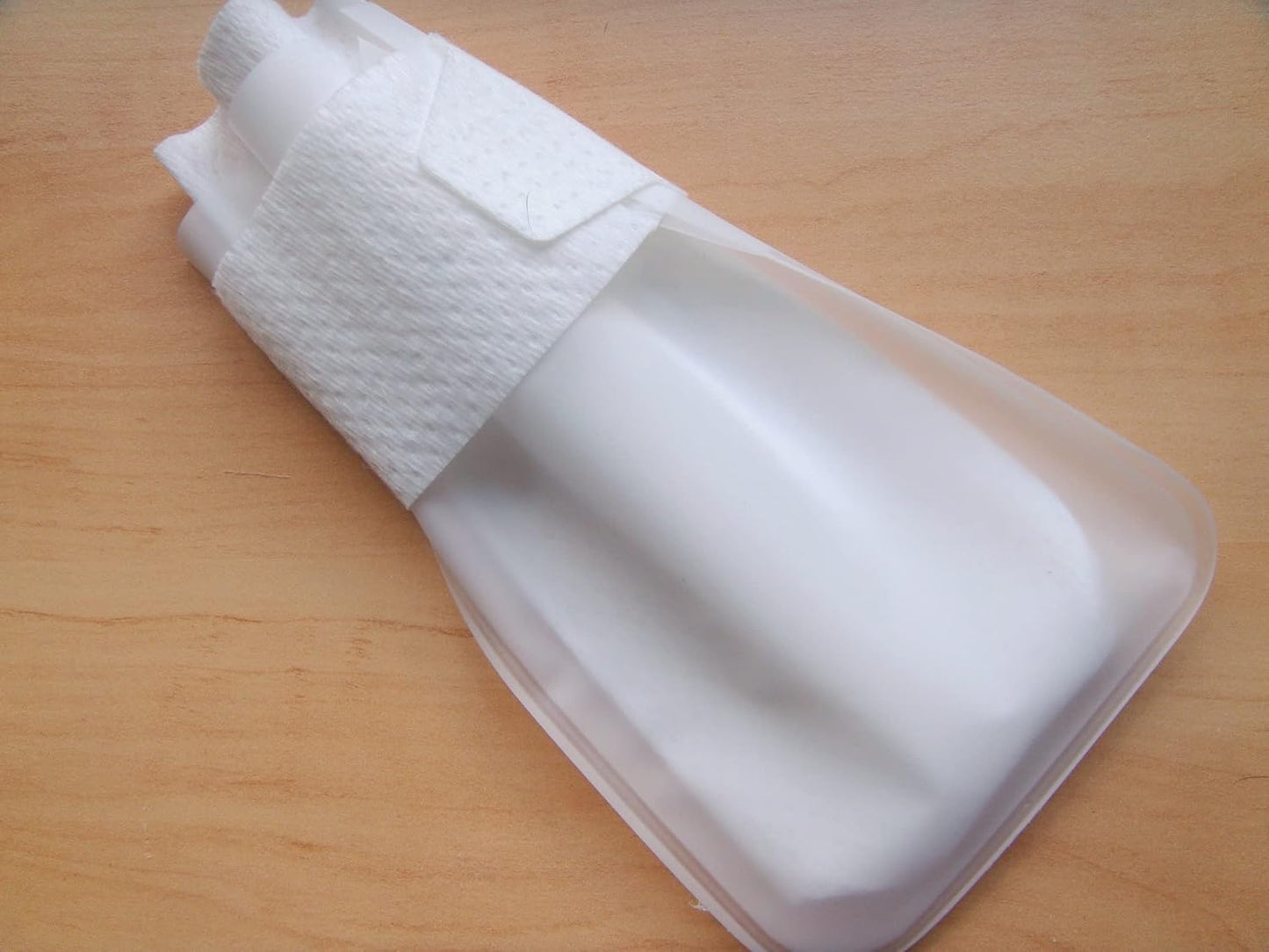 Outdoor Water Proof Cover. Slides Over MediMitts for Dogs paw (which are Sold Separately) Fastens with Medimitt Strap. Useful for hot Spots, Allergies and More. Value 20pack (Medium)