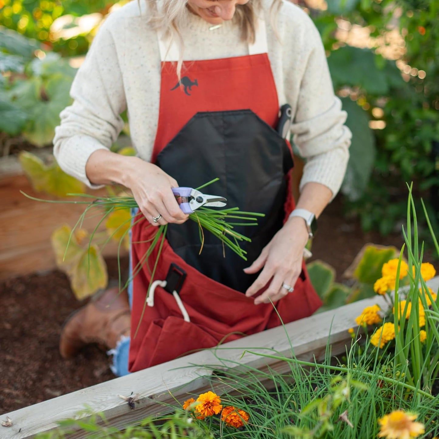 Roo Gardening Apron with Pockets & Harvesting, Picking Pouch - Adjustable, Water-resistant, Washable Canvas Cotton